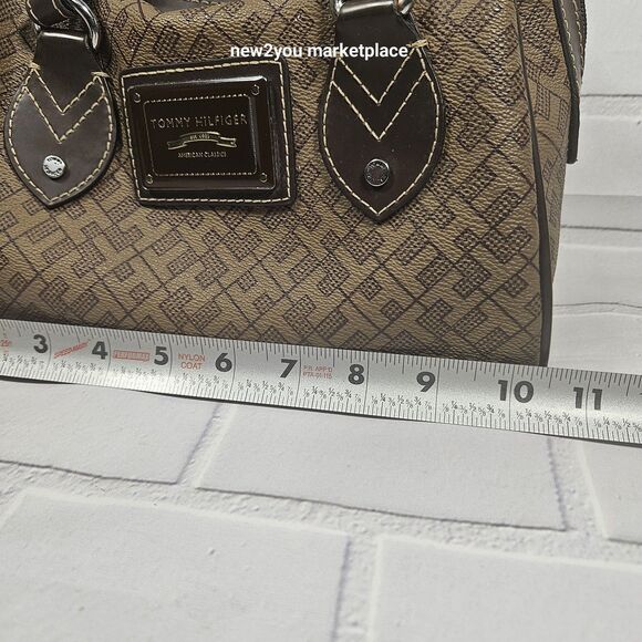 tommy hilfiger hand bag compact purse brown with black interior lightly used - Picture 13 of 16